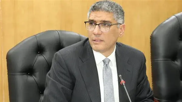 محافظ الجيزة ينعى سائقا بهيئة النظافة صدمته سيارة خلال عمله