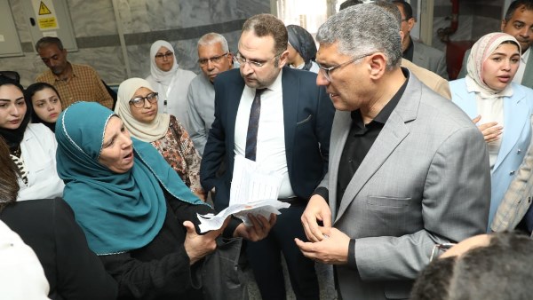 محافظ الجيزة يوجه بتيسير الخدمات المقدمة للمواطنين في التأمين الصحي بـ6 أكتوبر