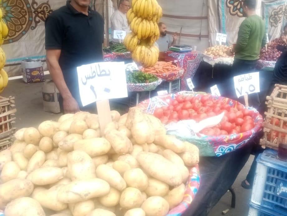 محافظ الدقهلية : ضبط أكثر من 5 طن دقيق ومصنعات لحوم ورنجة وتحرير 249 مخالفة في حملة تموينية