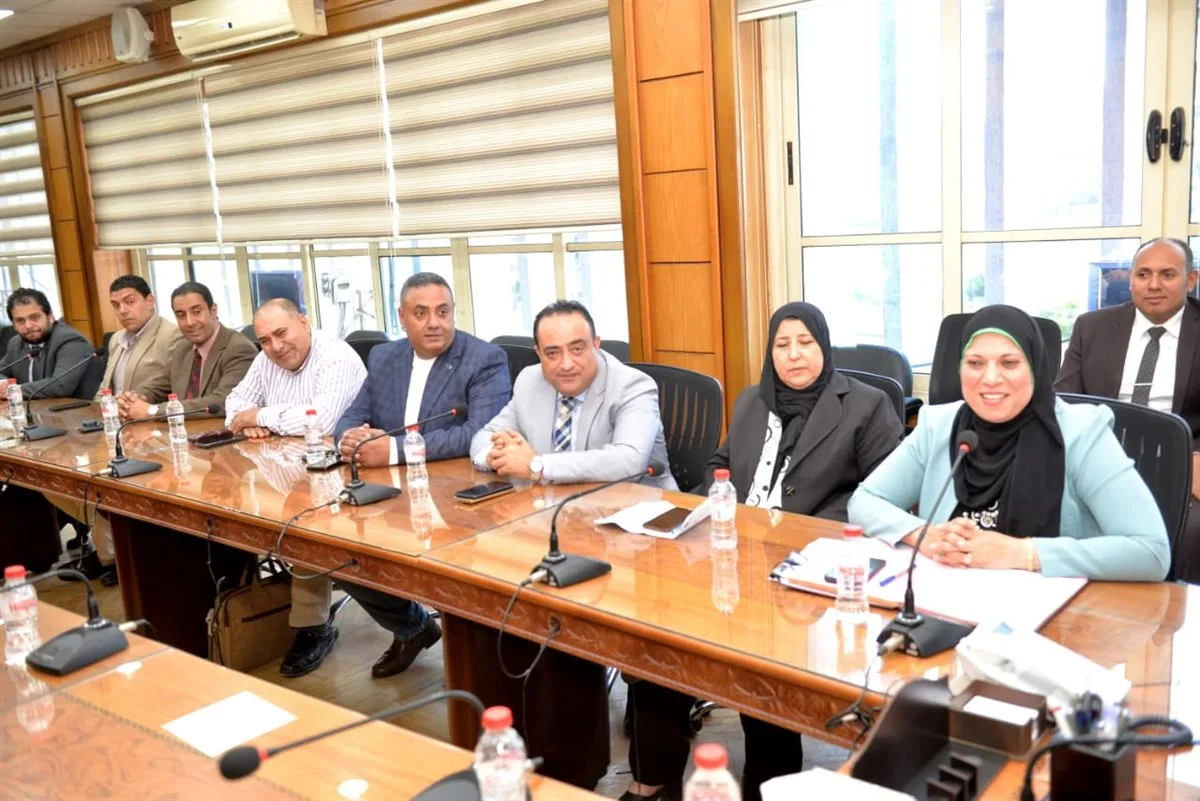 محافظ الدقهلية يستقبل مشرفي بعثة حجاج الجمعيات الأهلية