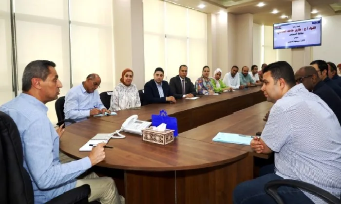 محافظ السويس يجتمع مع مسؤولي نظام التأمين الصحي الشامل محافظ السويس يجتمع مع مسؤولي نظام التأمين الصحي الشامل