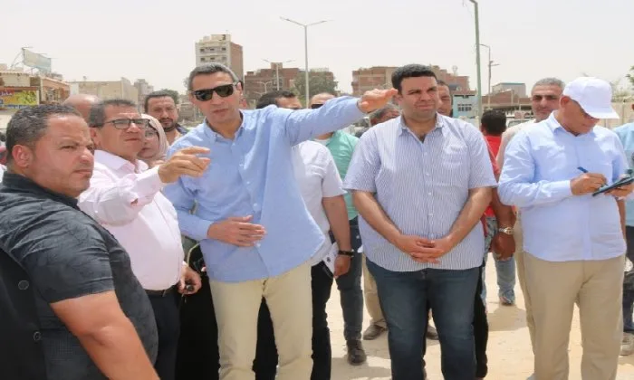 محافظ السويس يزور مشروع تحسين مدينة السادات في حي الأربعين محافظ السويس يزور مشروع تحسين مدينة السادات في حي الأربعين