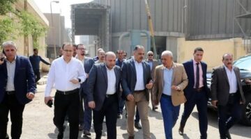 محافظ الشرقية يتفقد صوامع الزقازيق ومطحن عرابي