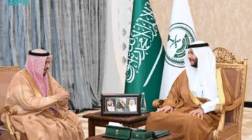 محافظ الطائف يجتمع برئيس وأعضاء جمعية العون الخيرية