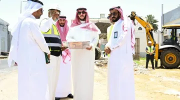 محافظ الطائف يراقب تقدم مشروع تطوير شارعي شهار والستين