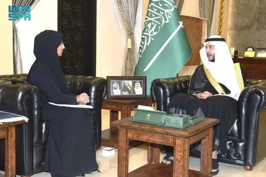 محافظ الطائف يستعرض خطط وبرامج جمعية المراكز الثقافية للأحياء