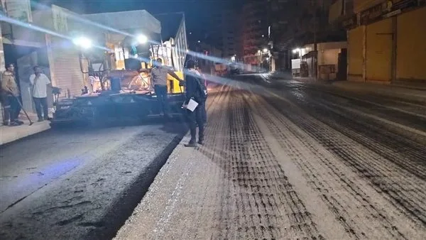 محافظ الغربية يتابع أعمال الرصف النهائية بشارع الخليج بقطور