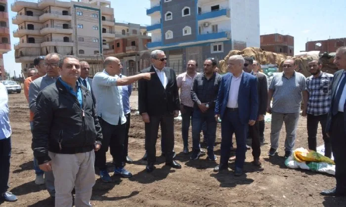 محافظ الغربية يتابع ميدانياً توريد القمح بالشونة المركزية ببسيون