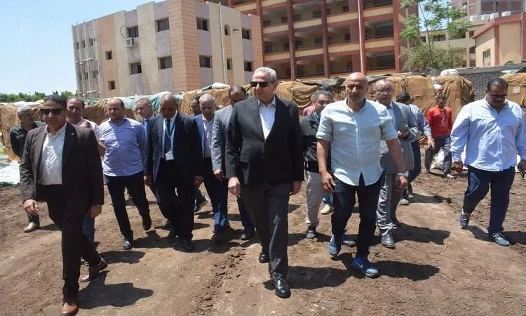 محافظ الغربية يتابع ميدانيًا توريد القمح بالشونة المركزية ببسيون