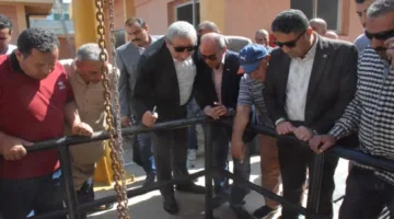 محافظ الغربية يجوب شوارع قرى الجابرية وكفر العبايدة ويتابع ميدانيًا مشروع الصرف الصحي