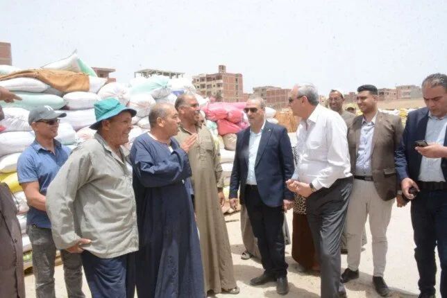 محافظ الغربية يقوم بزيارة مشروع تحسين طريق جسر مصرف الزهار في قطور ويشرف على مستوى النظافة والانشغالات. محافظ الغربية يقوم بزيارة مشروع تحسين طريق جسر مصرف الزهار في قطور ويشرف على مستوى النظافة والانشغالات.
