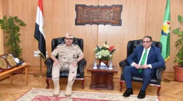 محافظ الفيوم وقائد قوات الدفاع الشعبي يبحثان التعاون في مجالات التنمية