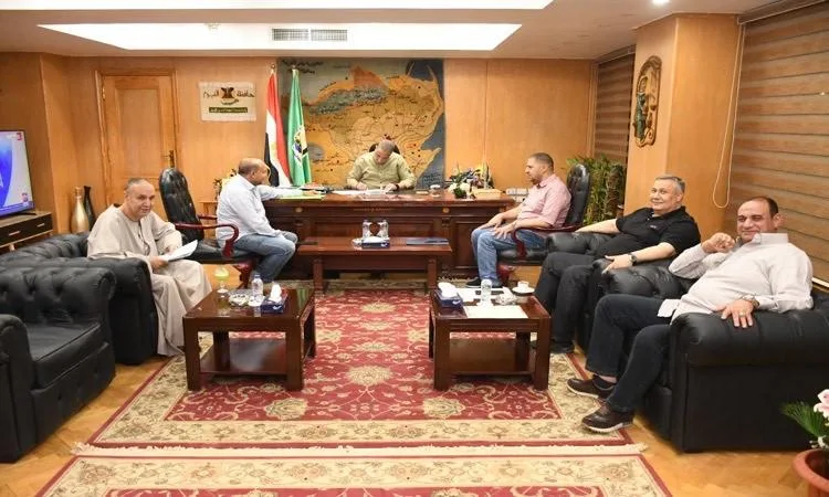 محافظ الفيوم وممثلو البرلمان يناقشون احتياجات المواطنين وطرق تلبيتها محافظ الفيوم وممثلو البرلمان يناقشون احتياجات المواطنين وطرق تلبيتها