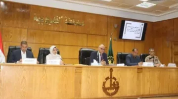 محافظ القليوبية يجتمع بالمجلس التنفيذي لمراجعة المشاريع الحالية في جميع القطاعات