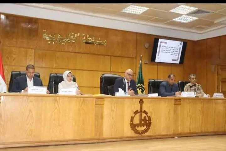 محافظ القليوبية يجتمع بالمجلس التنفيذي لمراجعة المشاريع الحالية في جميع القطاعات محافظ القليوبية يجتمع بالمجلس التنفيذي لمراجعة المشاريع الحالية في جميع القطاعات