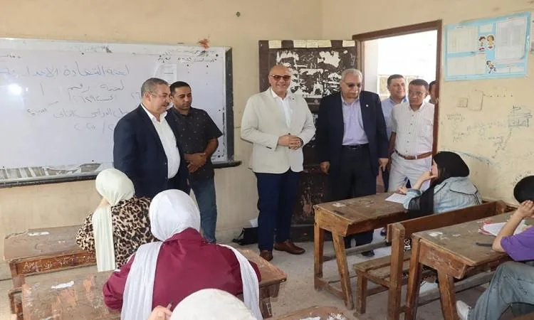 محافظ القليوبية يزور امتحانات الصف الثالث الإعدادي في مدينتي بنها وطوخ محافظ القليوبية يزور امتحانات الصف الثالث الإعدادي في مدينتي بنها وطوخ