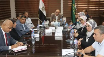 محافظ القليوبية يستعرض طرق تعزيز الاستفادة من الواجهة البحرية على كورنيش النيل