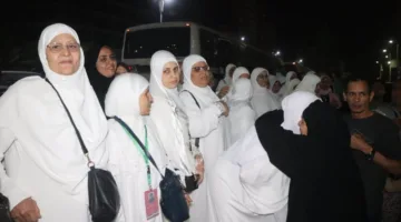 محافظ القليوبية يسلم أول دفعة من الحجاج لمكة المكرمة لأداء شعائر الحج