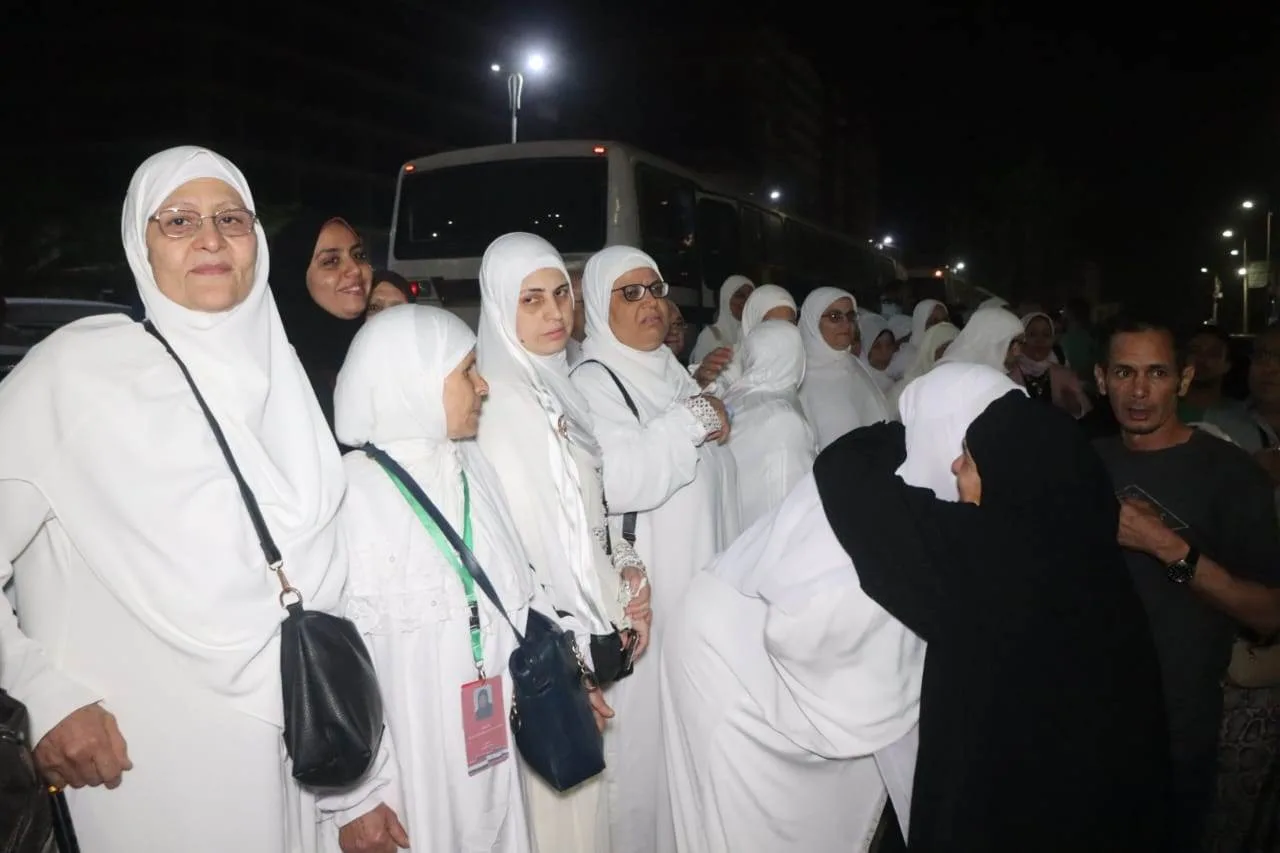 محافظ القليوبية يسلم أول دفعة من الحجاج لمكة المكرمة لأداء شعائر الحج محافظ القليوبية يسلم أول دفعة من الحجاج لمكة المكرمة لأداء شعائر الحج