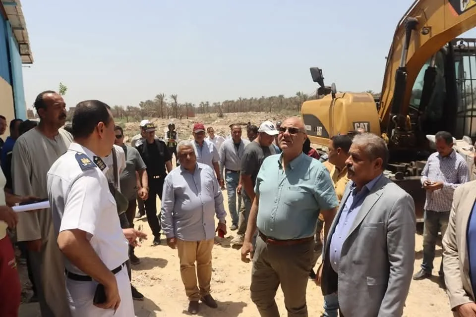 محافظ القليوبية يشارك في حملة إزالة المخالفات على الأراضي الزراعية في قرية القلج بالخانكة محافظ القليوبية يشارك في حملة إزالة المخالفات على الأراضي الزراعية في قرية القلج بالخانكة