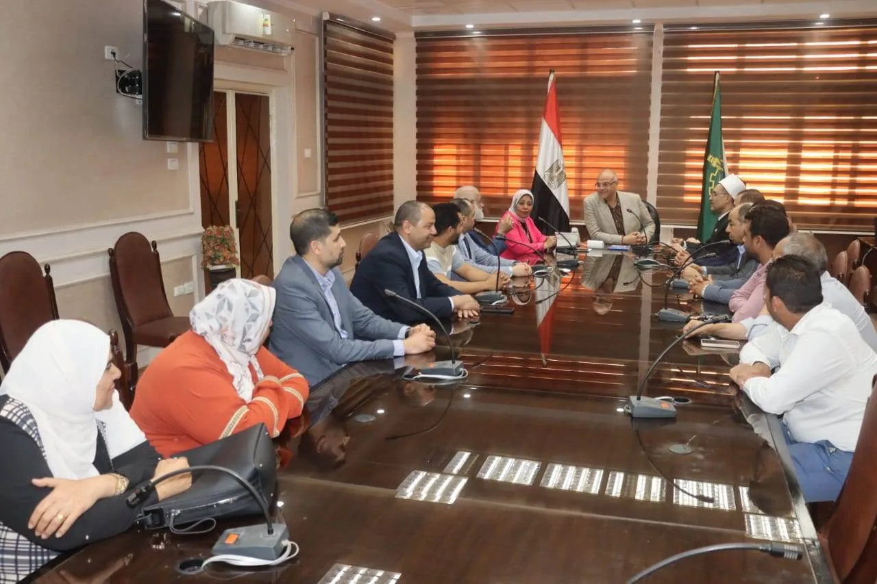 محافظ القليوبية يلتقي المشرفين الفائزين في بعثة حجاج الجمعيات الأهلية
