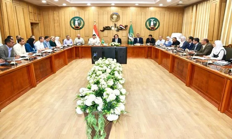 محافظ المنوفية يعقد اجتماعًا لمتابعة تنفيذ توجيهات مجلس المحافظين