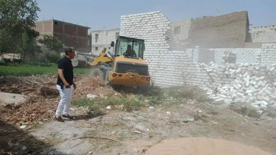 محافظ المنيا: تنفيذ إزالة 136 حالة اعتداء على الأراضي في إطار الموجة 26 محافظ المنيا: تنفيذ إزالة 136 حالة اعتداء على الأراضي في إطار الموجة 26