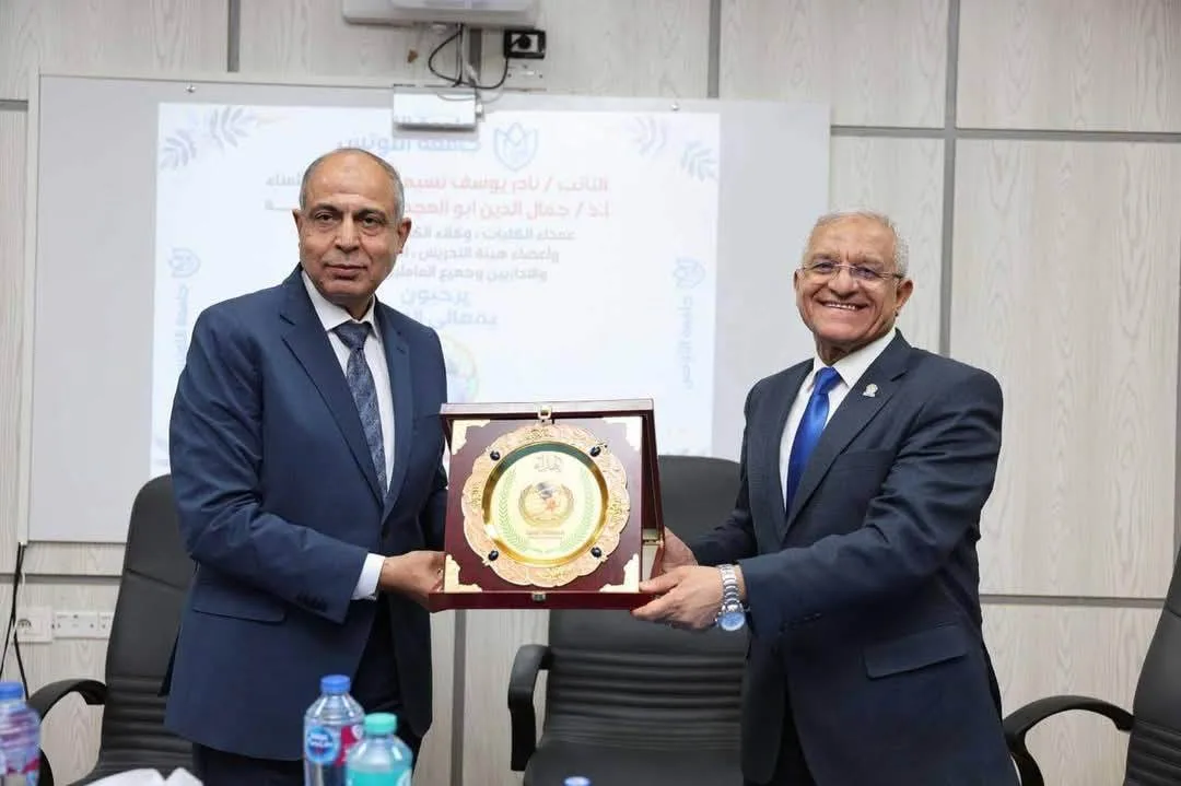 محافظ المنيا: جامعة اللوتس تعتبر مركزًا أكاديميًا واعدًا خلال حديثه مع الطلاب. محافظ المنيا: جامعة اللوتس تعتبر مركزًا أكاديميًا واعدًا خلال حديثه مع الطلاب.