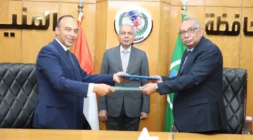 محافظ المنيا يبرم عقدًا مع شركة المياه لإقامة محطة ومأخذ داخل المنطقة الصناعية على نهر النيل