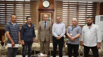 محافظ المنيا يجتمع مع خريجي الشباب لمناقشة احتياجات بعض المستفيدين من مشروع الظهير الصحراوي.