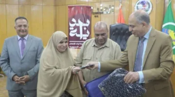 محافظ المنيا يشارك حجاج الجمعيات الأهلية في فرحة سفرهم إلى الأراضي المقدسة