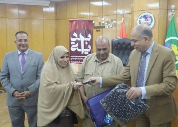 محافظ المنيا يشارك حجاج الجمعيات الأهلية في فرحة سفرهم إلى الأراضي المقدسة محافظ المنيا يشارك حجاج الجمعيات الأهلية في فرحة سفرهم إلى الأراضي المقدسة