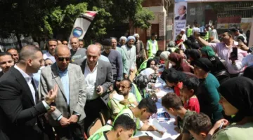 محافظ المنيا يشارك في نشاط قافلة طبية مجانية في مغاغة ويثمّن مساهمة المجتمع المدني في تعزيز النظام الصحي.