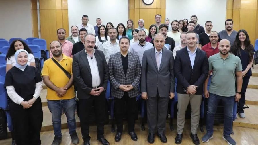 محافظ المنيا يقدّم الشكر لفريق القافلة الطبية من الجامعة البريطانية تقديراً لخدماتهم الصحية في المراكز والقرى محافظ المنيا يقدّم الشكر لفريق القافلة الطبية من الجامعة البريطانية تقديراً لخدماتهم الصحية في المراكز والقرى
