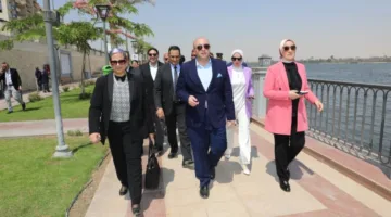 محافظ بني سويف يرافق رئيسة المجلس القومي للمرأة في جولة استكشافية بالممشى السياحي