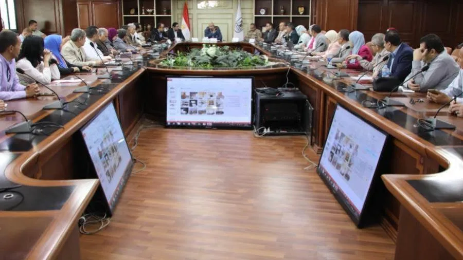 محافظ بني سويف يعقد اجتماعاً لمتابعة مشروعات "حياة كريمة" بناصر وببا