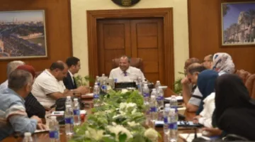 محافظ بورسعيد يتناول استراتيجية تحسين وصيانة الحدائق العامة والمنتزهات