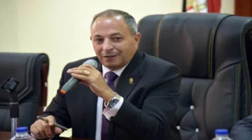 محافظ بورسعيد يناقش مشروع تحديث الكورنيش والشاطئ ليتماشى مع الطابع الحضاري.