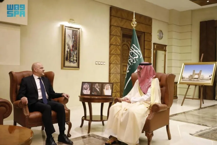 محافظ جدة وقنصل الولايات المتحدة يناقشان القضايا المشتركة