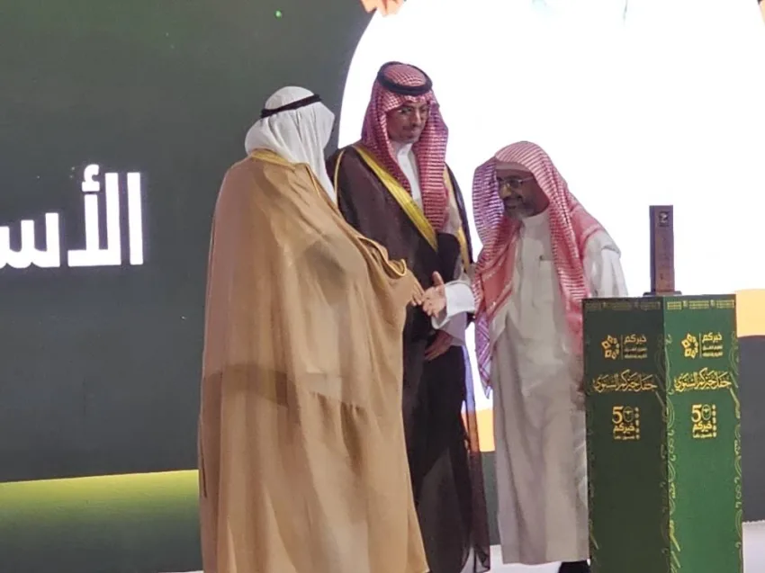 محافظ جدة يقدّم التكريم لـ 2166 حافظ القرآن الكريم. محافظ جدة يقدّم التكريم لـ 2166 حافظ القرآن الكريم.