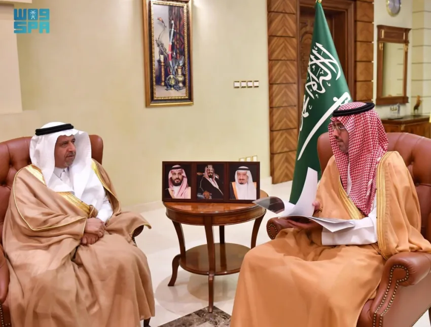 محافظ جدة يلتقي نائب وزير النقل والخدمات اللوجستية المختص بالطرق محافظ جدة يلتقي نائب وزير النقل والخدمات اللوجستية المختص بالطرق