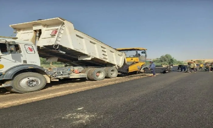 محافظ سوهاج: مواصلة أعمال تعبيد الطريق الشرقي الموازي للطريق السريع في دار السلام محافظ سوهاج: مواصلة أعمال تعبيد الطريق الشرقي الموازي للطريق السريع في دار السلام