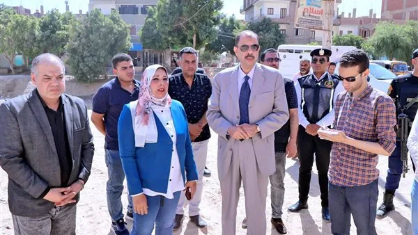 محافظ سوهاج يتفقد المركز التكنولوجي وموقف سيارات الأجرة وموقع إنشاء السوق الحضري