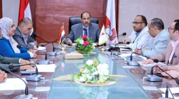 محافظ سوهاج يجتمع لمتابعة تقدم تنفيذ مشروع الصرف الصحي في قرية قلفاو