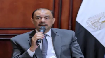 محافظ سوهاج يحول مخالفات مناقصة شراء كاميرات مراقبة لصالح إدارة التعليم إلى النيابة العامة