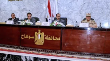 محافظ سوهاج يستعرض استعدادات المحافظة لعيد الأضحى ويراجع مجموعة من القضايا المهمة للمواطنين