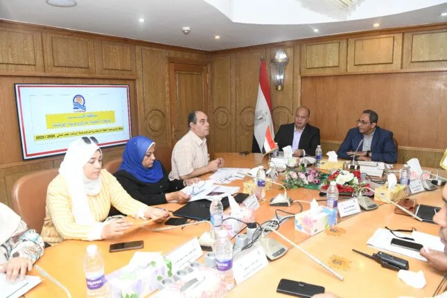 محافظ قنا يراقب تقدم تنفيذ مشروعات الخطة الاستثمارية. محافظ قنا يراقب تقدم تنفيذ مشروعات الخطة الاستثمارية.