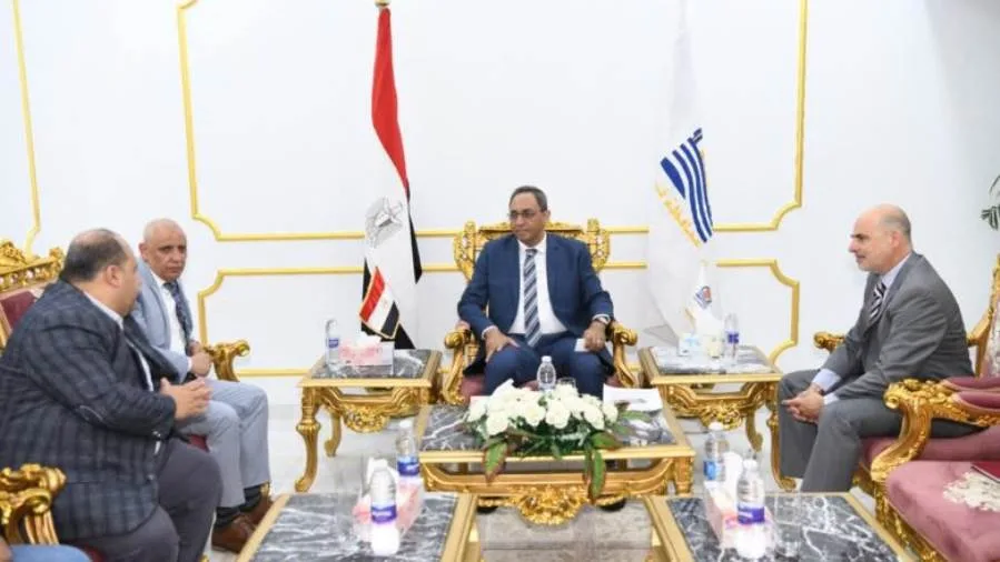 محافظ قنا يناقش مع بنك التنمية الألماني دعم مشاريع المياه والصرف الصحي