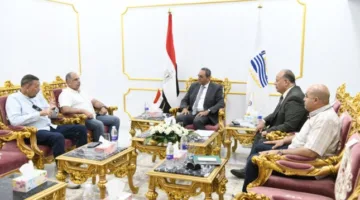 محافظ قنا يناقش مع مسؤولي «النقل النهري» خطوات إصدار تراخيص لمراسي حتحور ودندرة لتسهيل حركة النقل على ضفاف النيل.