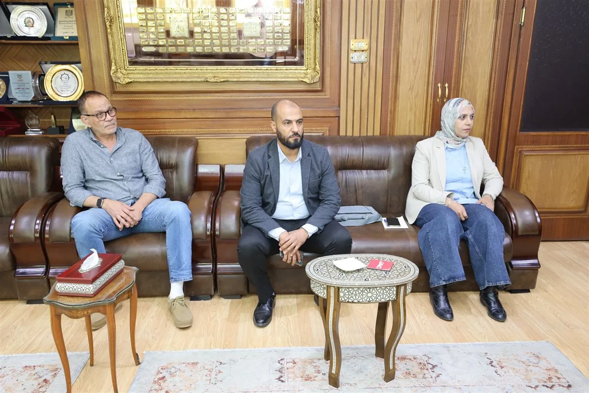 محافظ كفر الشيخ يناقش جهود حماية السواحل